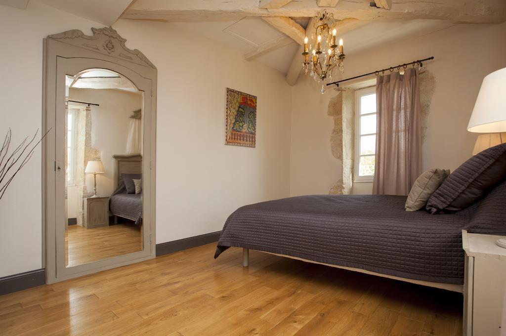 Maison D'Hotes De Charme Les Bruhasses 콩돔 객실 사진