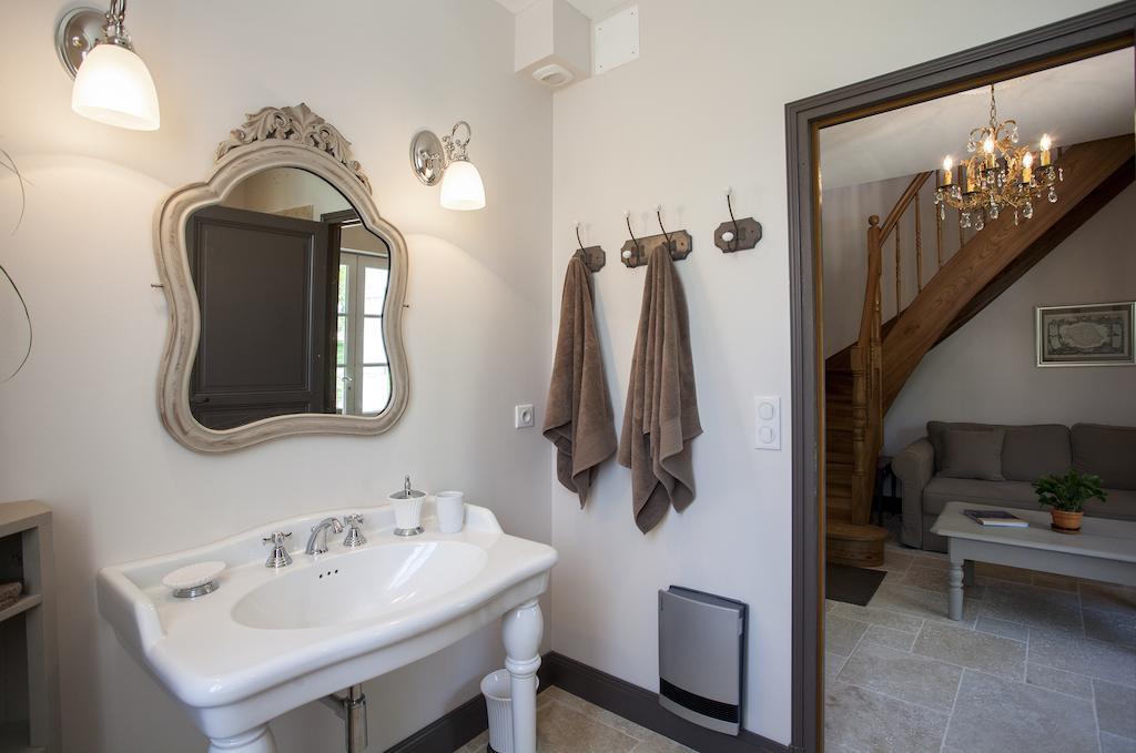 Maison D'Hotes De Charme Les Bruhasses 콩돔 객실 사진