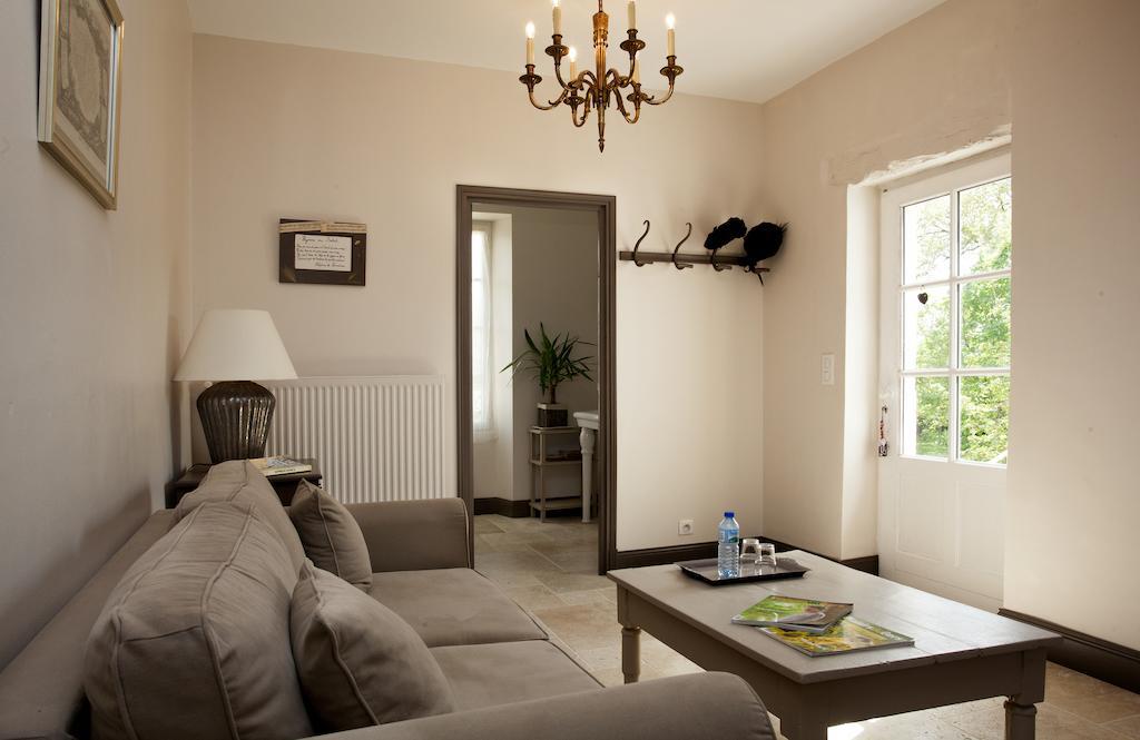 Maison D'Hotes De Charme Les Bruhasses 콩돔 객실 사진
