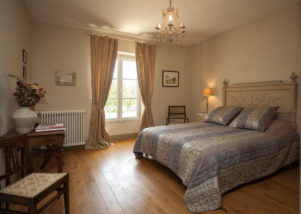 Maison D'Hotes De Charme Les Bruhasses 콩돔 객실 사진